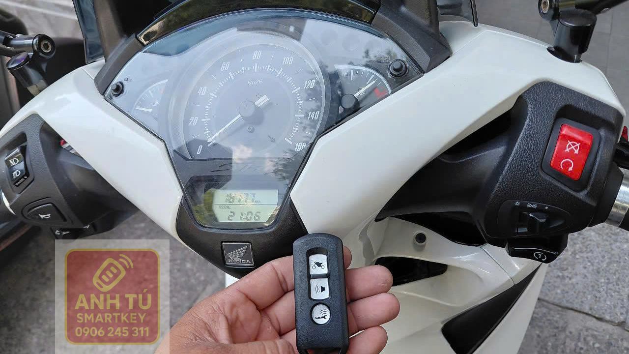 Thử lại tín hiệu smartkey Honda SH trên đồng hồ xe